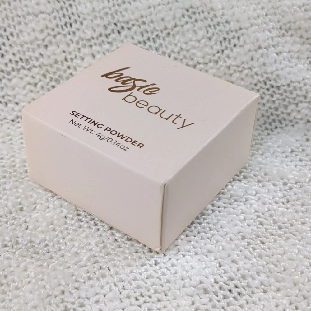 Basic Beauty Setting Powder in Translucent - Picture 6 of 10